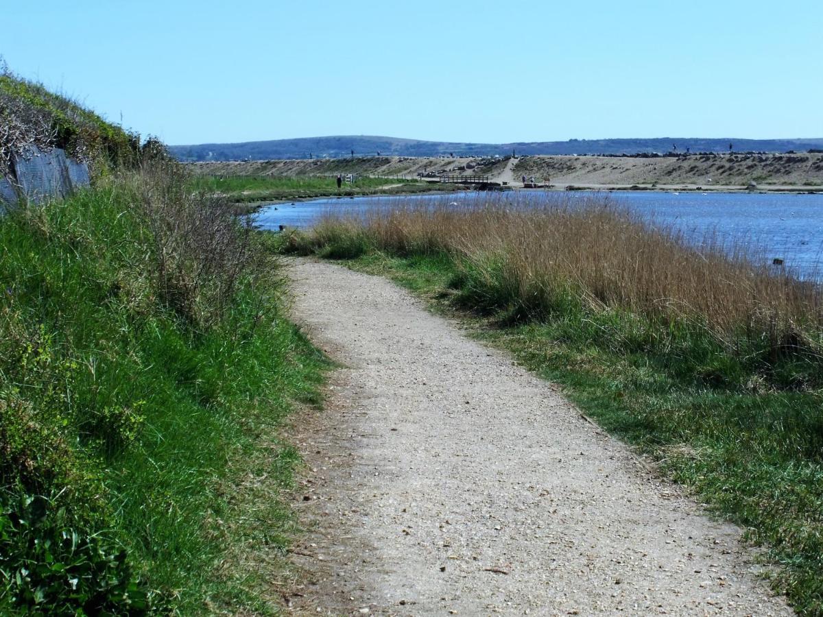 The Hideaway - Luxury Self Catering Coastal Apartment With Private Entrance & Key Box Entry Just A Few Minutes Walk To The Beach, Solent Way Walk, Shops And Many Eateries & Bars - Free Off Road Parking,Full Kitchen, Lounge,Bedroom , Bathroom & Wi-Fi Лимингтон Экстерьер фото
