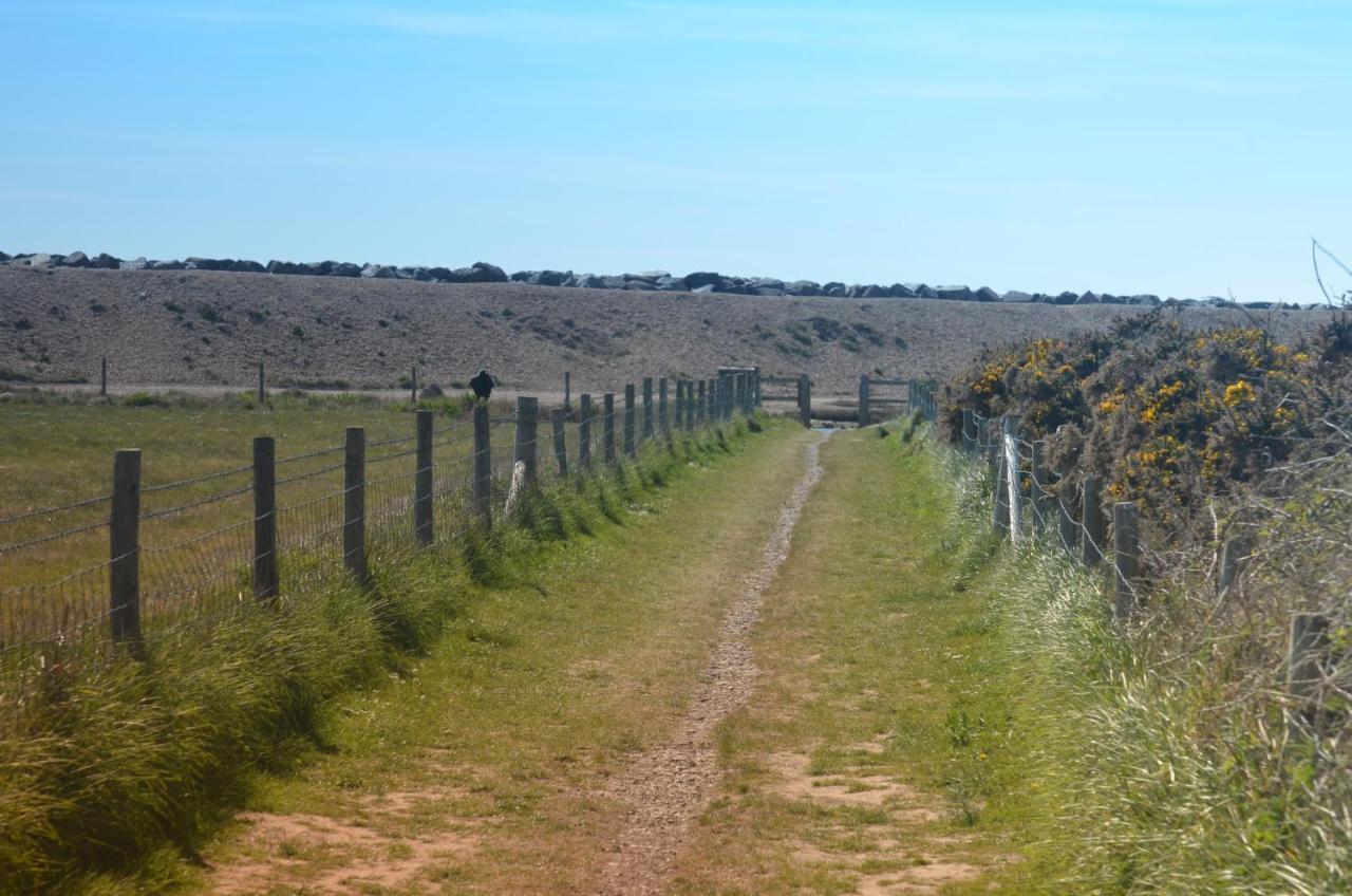 The Hideaway - Luxury Self Catering Coastal Apartment With Private Entrance & Key Box Entry Just A Few Minutes Walk To The Beach, Solent Way Walk, Shops And Many Eateries & Bars - Free Off Road Parking,Full Kitchen, Lounge,Bedroom , Bathroom & Wi-Fi Лимингтон Экстерьер фото