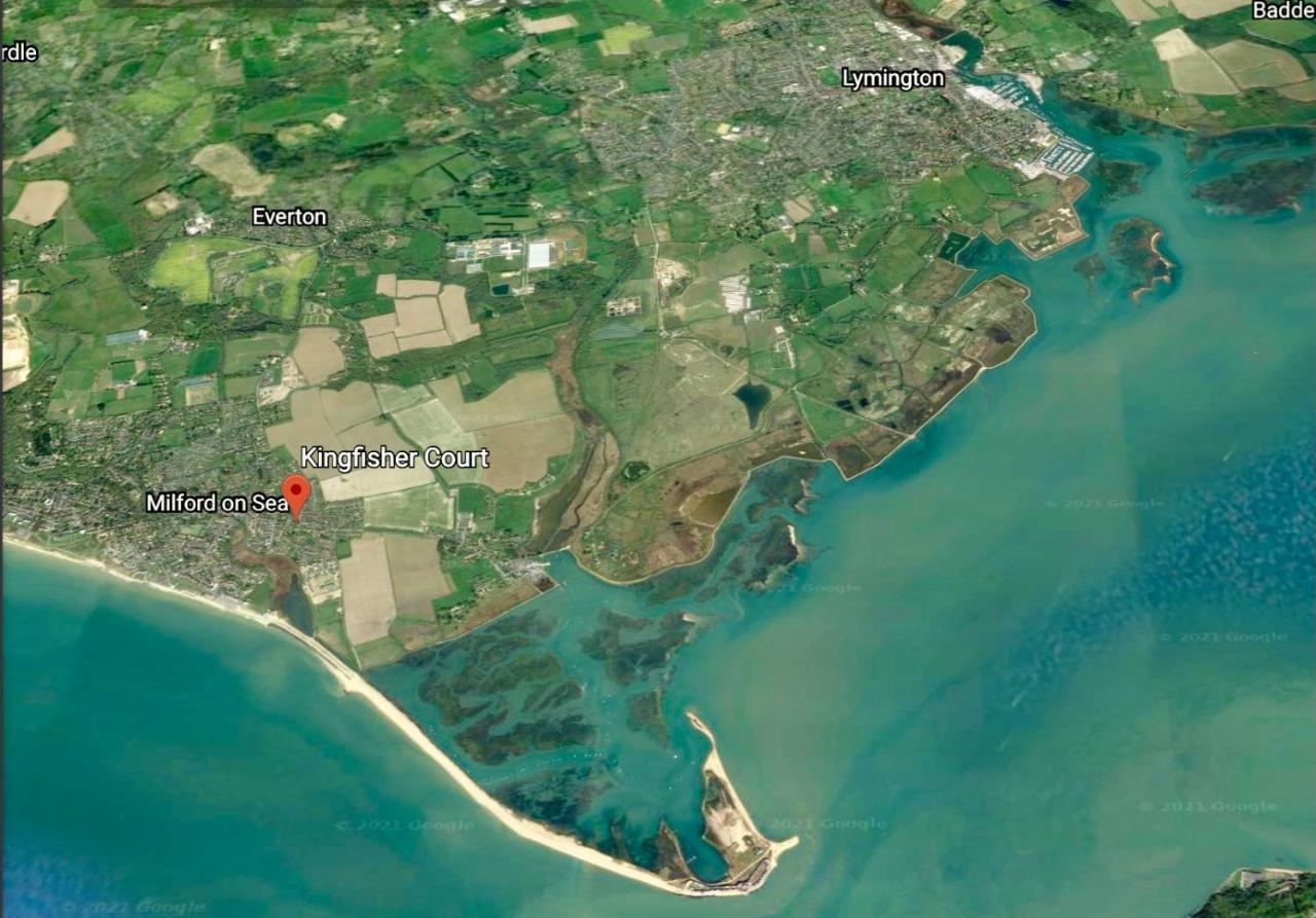 The Hideaway - Luxury Self Catering Coastal Apartment With Private Entrance & Key Box Entry Just A Few Minutes Walk To The Beach, Solent Way Walk, Shops And Many Eateries & Bars - Free Off Road Parking,Full Kitchen, Lounge,Bedroom , Bathroom & Wi-Fi Лимингтон Экстерьер фото