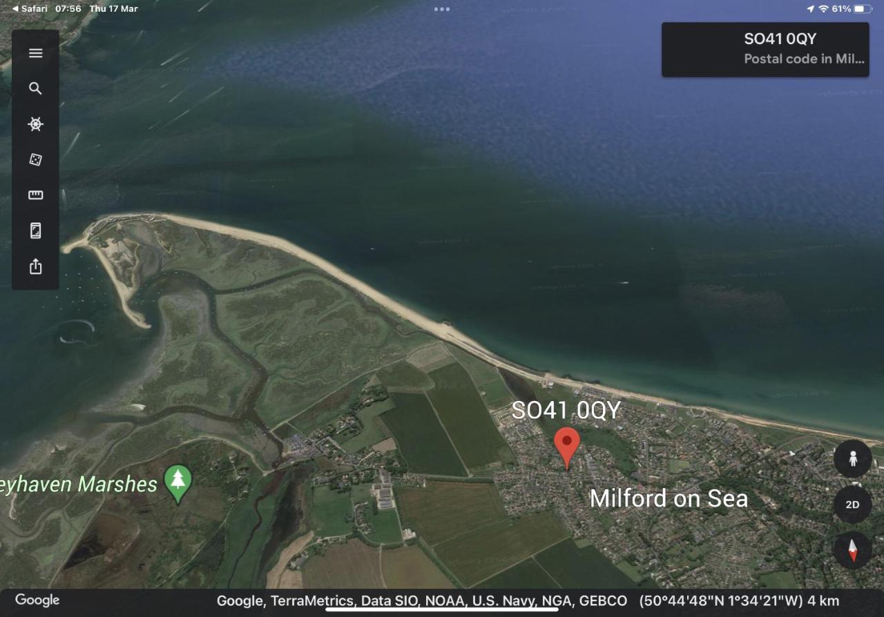 The Hideaway - Luxury Self Catering Coastal Apartment With Private Entrance & Key Box Entry Just A Few Minutes Walk To The Beach, Solent Way Walk, Shops And Many Eateries & Bars - Free Off Road Parking,Full Kitchen, Lounge,Bedroom , Bathroom & Wi-Fi Лимингтон Экстерьер фото