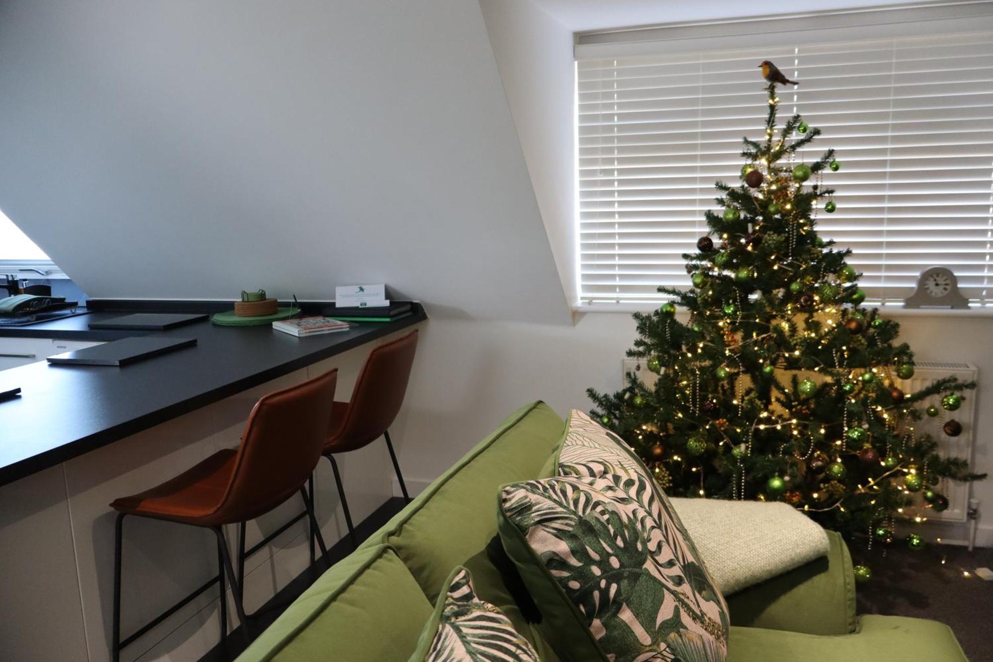 The Hideaway - Luxury Self Catering Coastal Apartment With Private Entrance & Key Box Entry Just A Few Minutes Walk To The Beach, Solent Way Walk, Shops And Many Eateries & Bars - Free Off Road Parking,Full Kitchen, Lounge,Bedroom , Bathroom & Wi-Fi Лимингтон Экстерьер фото