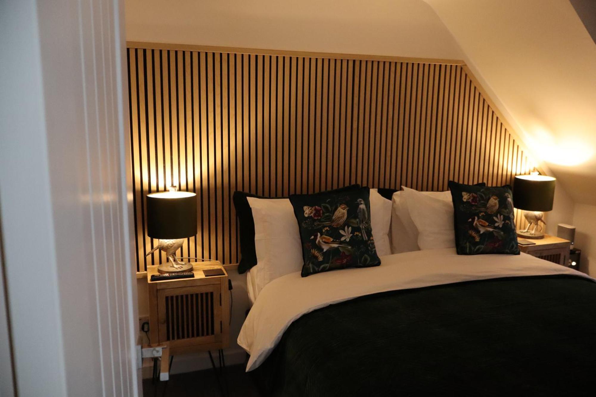 The Hideaway - Luxury Self Catering Coastal Apartment With Private Entrance & Key Box Entry Just A Few Minutes Walk To The Beach, Solent Way Walk, Shops And Many Eateries & Bars - Free Off Road Parking,Full Kitchen, Lounge,Bedroom , Bathroom & Wi-Fi Лимингтон Экстерьер фото