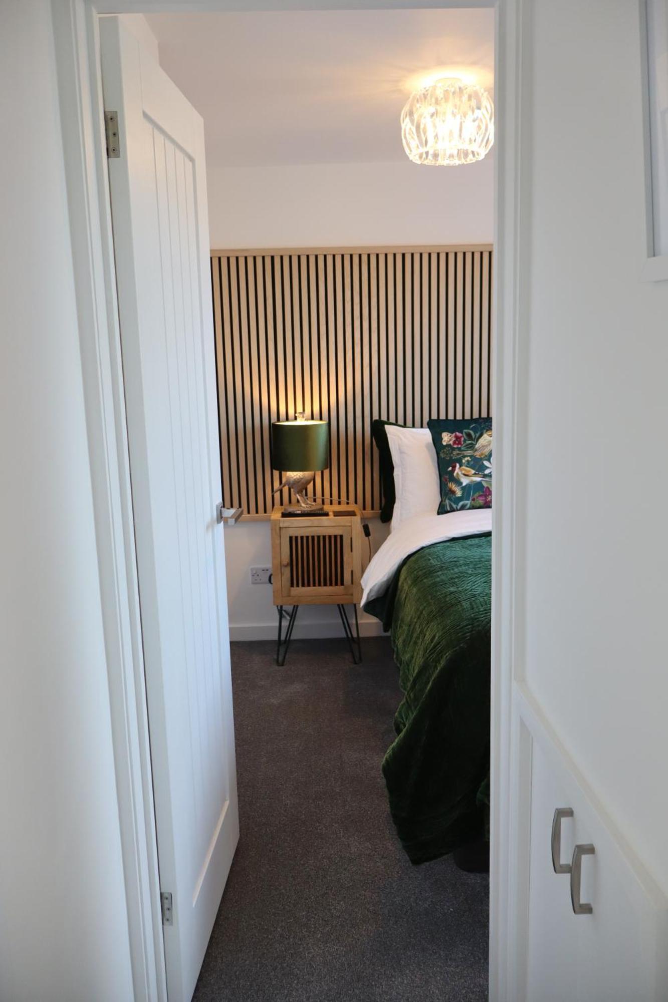 The Hideaway - Luxury Self Catering Coastal Apartment With Private Entrance & Key Box Entry Just A Few Minutes Walk To The Beach, Solent Way Walk, Shops And Many Eateries & Bars - Free Off Road Parking,Full Kitchen, Lounge,Bedroom , Bathroom & Wi-Fi Лимингтон Экстерьер фото