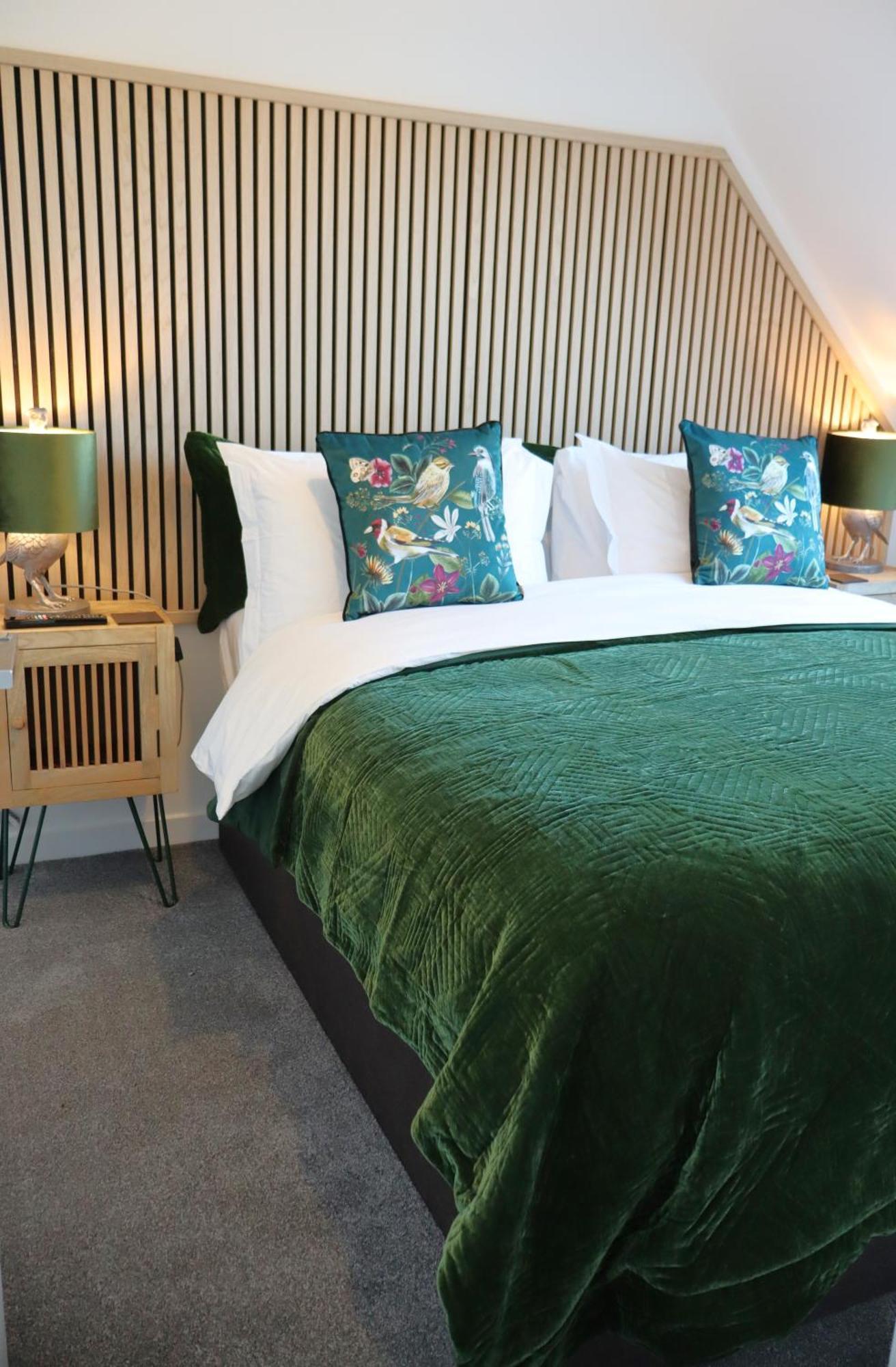 The Hideaway - Luxury Self Catering Coastal Apartment With Private Entrance & Key Box Entry Just A Few Minutes Walk To The Beach, Solent Way Walk, Shops And Many Eateries & Bars - Free Off Road Parking,Full Kitchen, Lounge,Bedroom , Bathroom & Wi-Fi Лимингтон Экстерьер фото